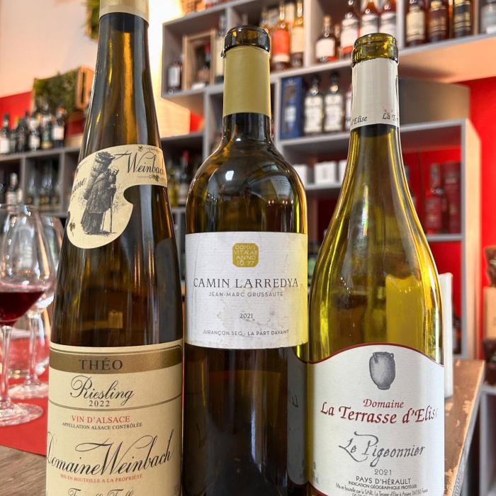 Idées de cadeaux d’entreprise élégants autour du vin et des spiritueux : l’art du raffinement selon Gencel
