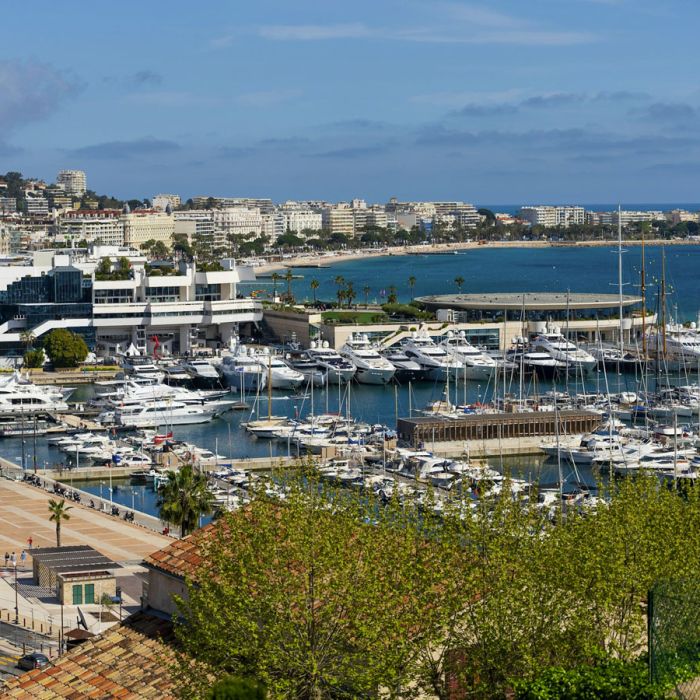 Yacht wine delivery on the French Riviera