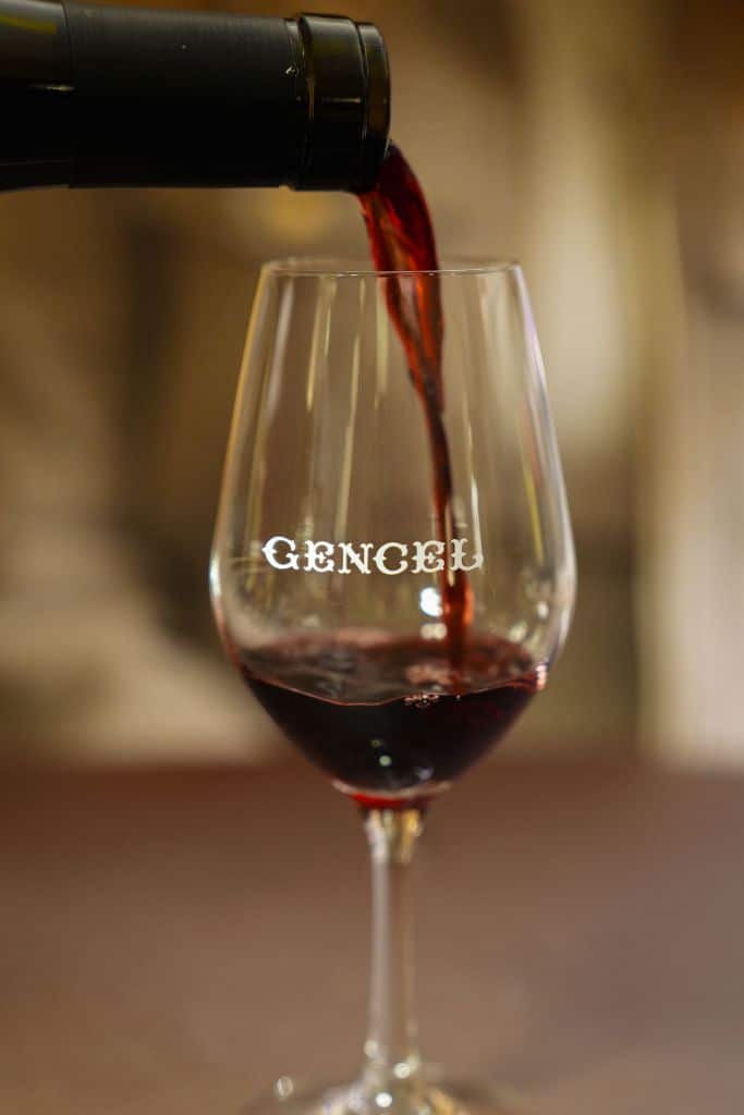 Gencel cave à vins Cannes | Livraison vins et champagnes yachts Côte d'Azur