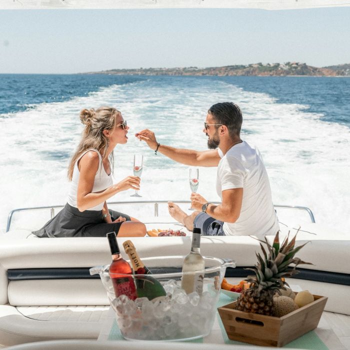 Composer la cave d’un yacht : nos conseils pour une croisière réussie